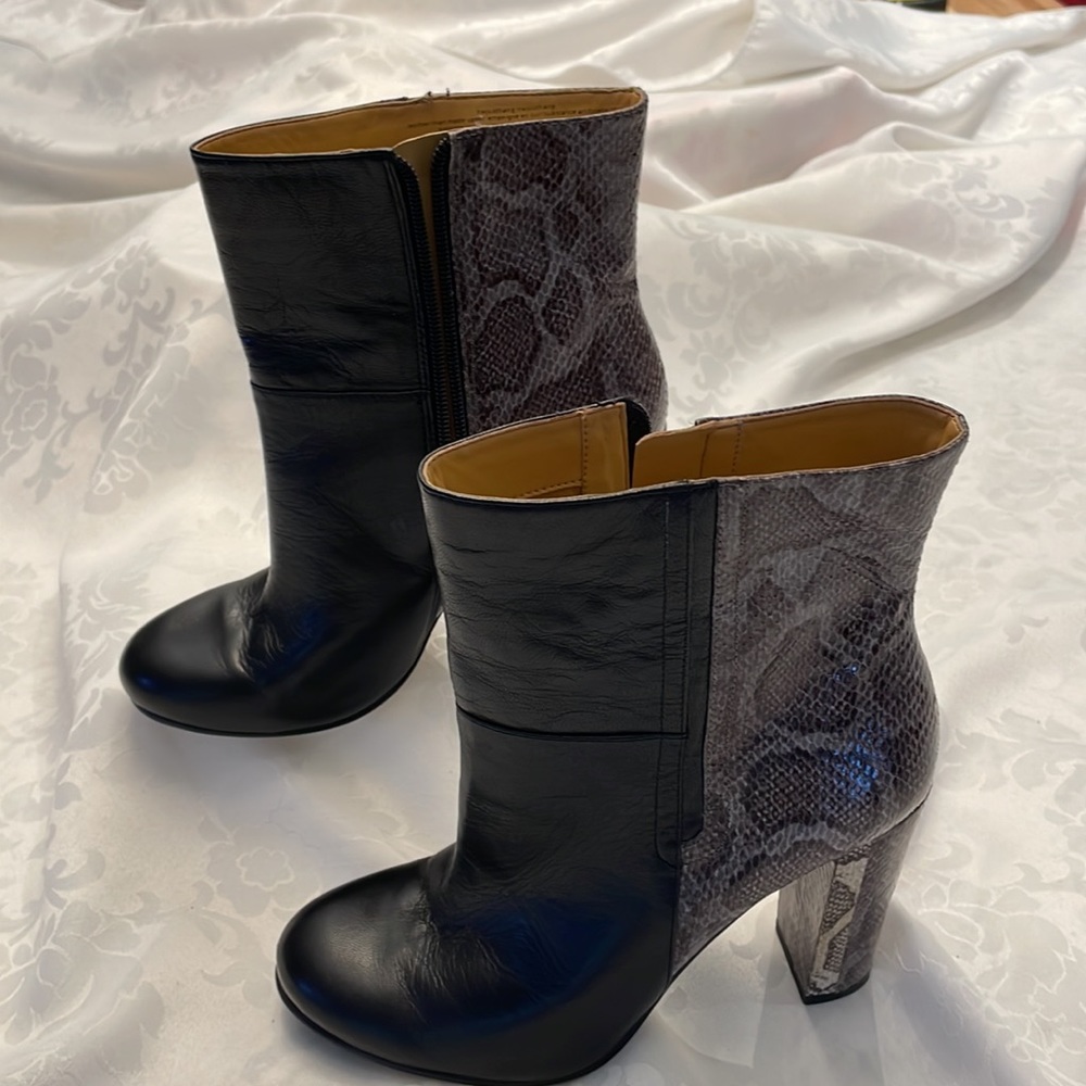 Nine West boots leather and vegan leather combo black/snakeskin design Sz 7.5